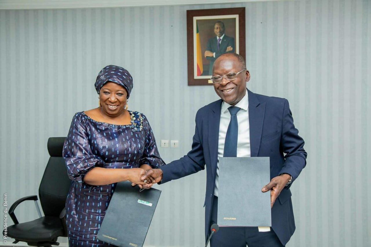 Organisation du dialogue mondial des jeunes au Bénin : le Gouvernement et l'UNFPA signent un mémorandum d'accord