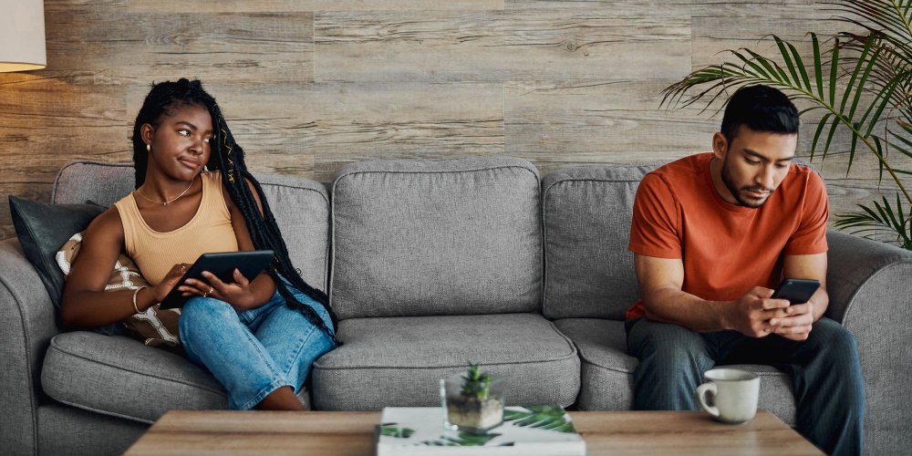 La vie du couple : Les réseaux sociaux ont-ils pris le dessus ?