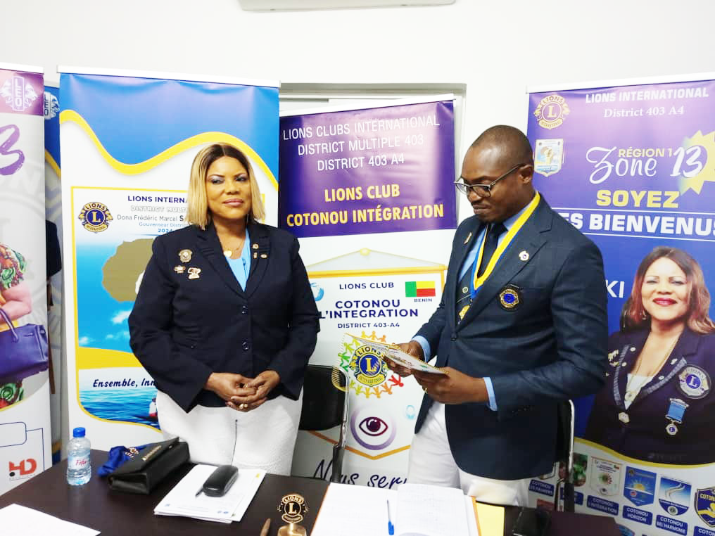 A Cotonou l’Intégration, Gilles Eric Ayité AYI dresse le tapis rouge à la PZ 13 Flora KIKI, engagée au service humanitaire