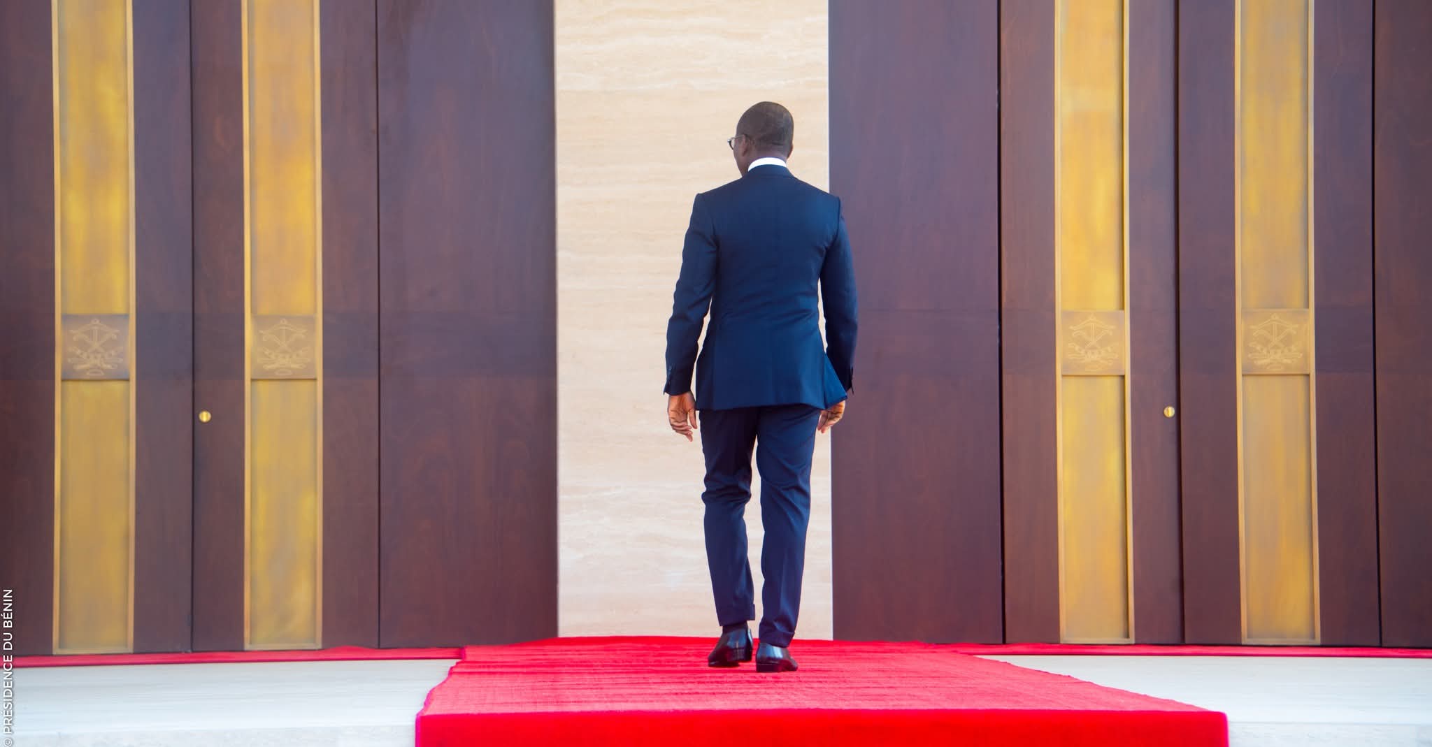 Un geste ultime : Il s'en va…