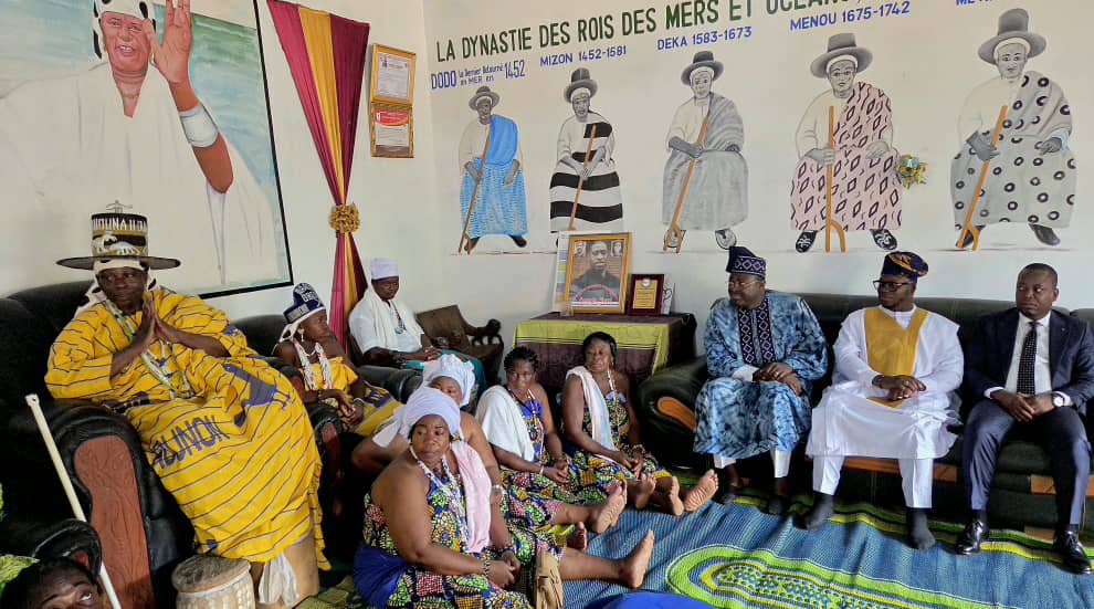 Chez Sa Majesté DaDa HOUNON HOUNAN II : Ouidah et Abomey réaffirment le respect des autorités ancestrales
