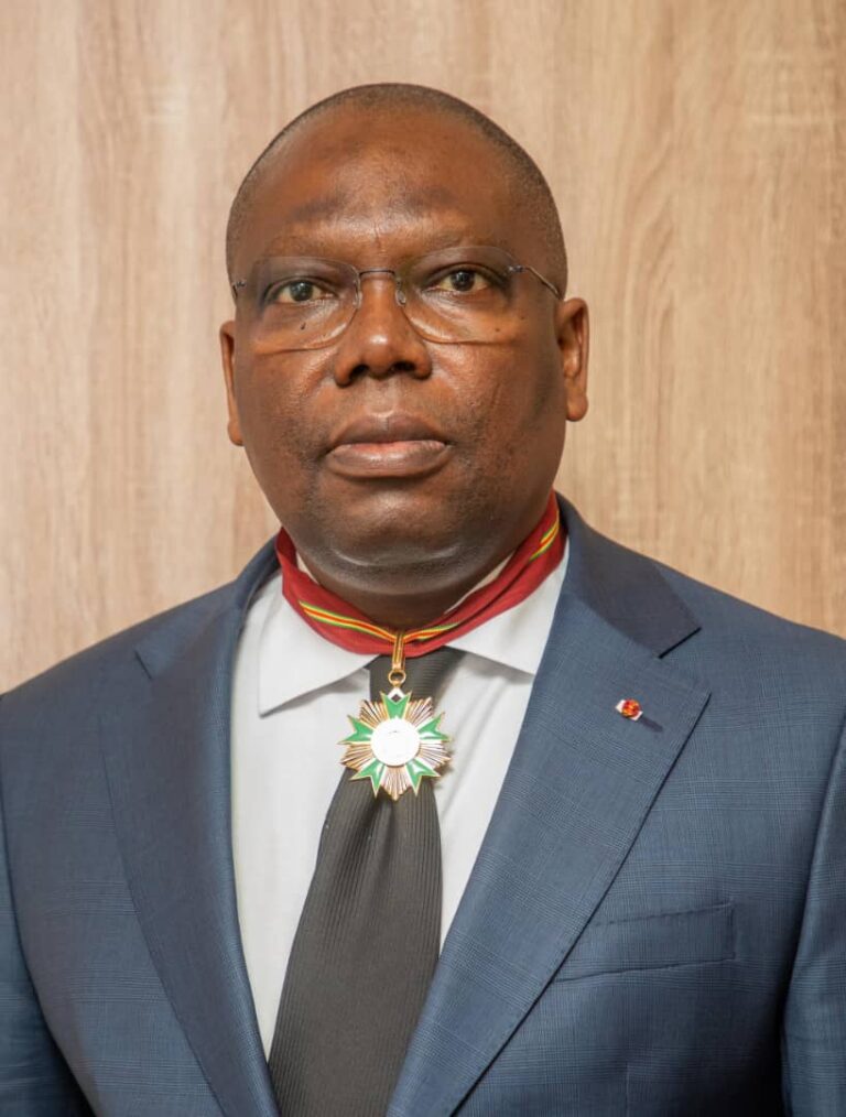 Reconnaissance à un serviteur de l’État : Philippe Auguste Richard DAHOUI élevé au grade de Commandeur de l’Ordre National du Bénin